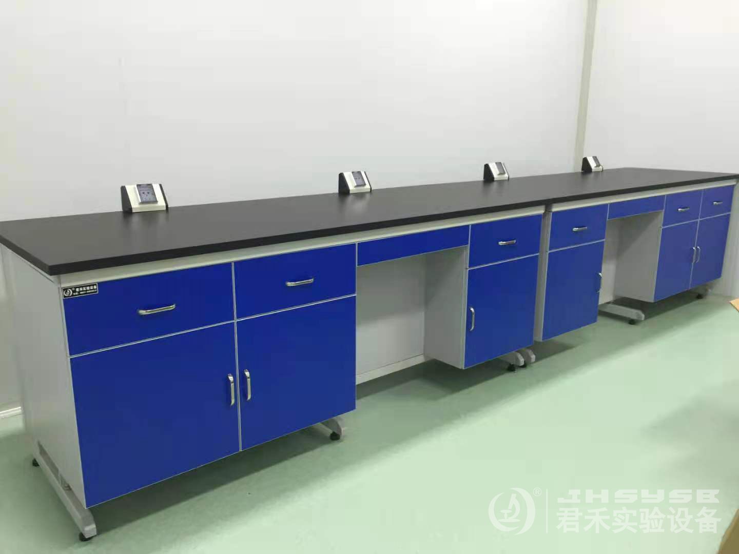 鋼木實(shí)驗(yàn)臺(tái)5.jpg